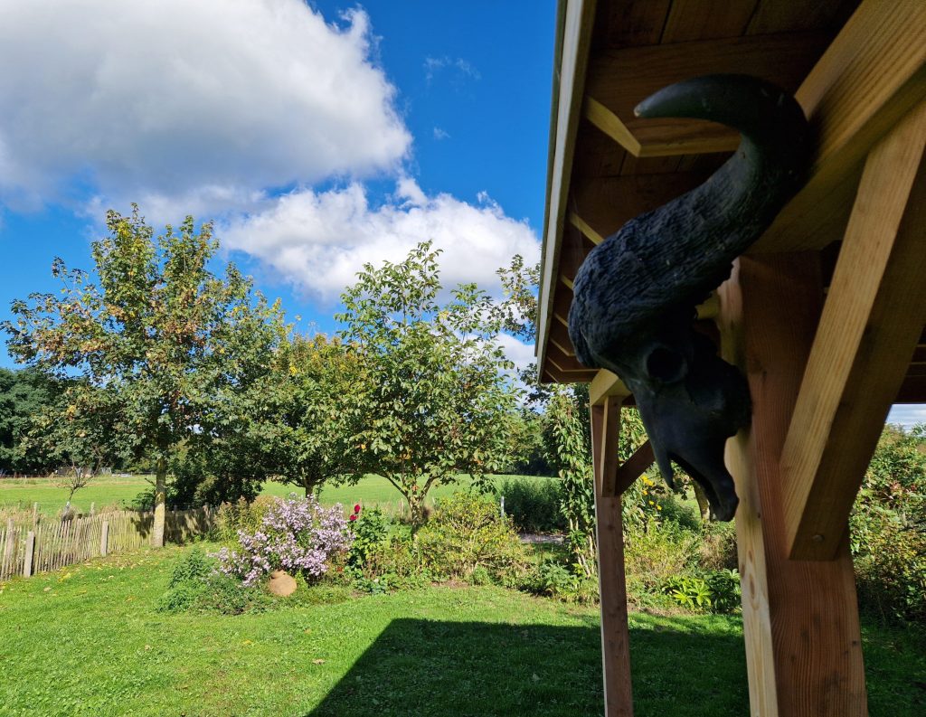 Sfeerimpressie landelijke tuin natuurhuis Vinlie