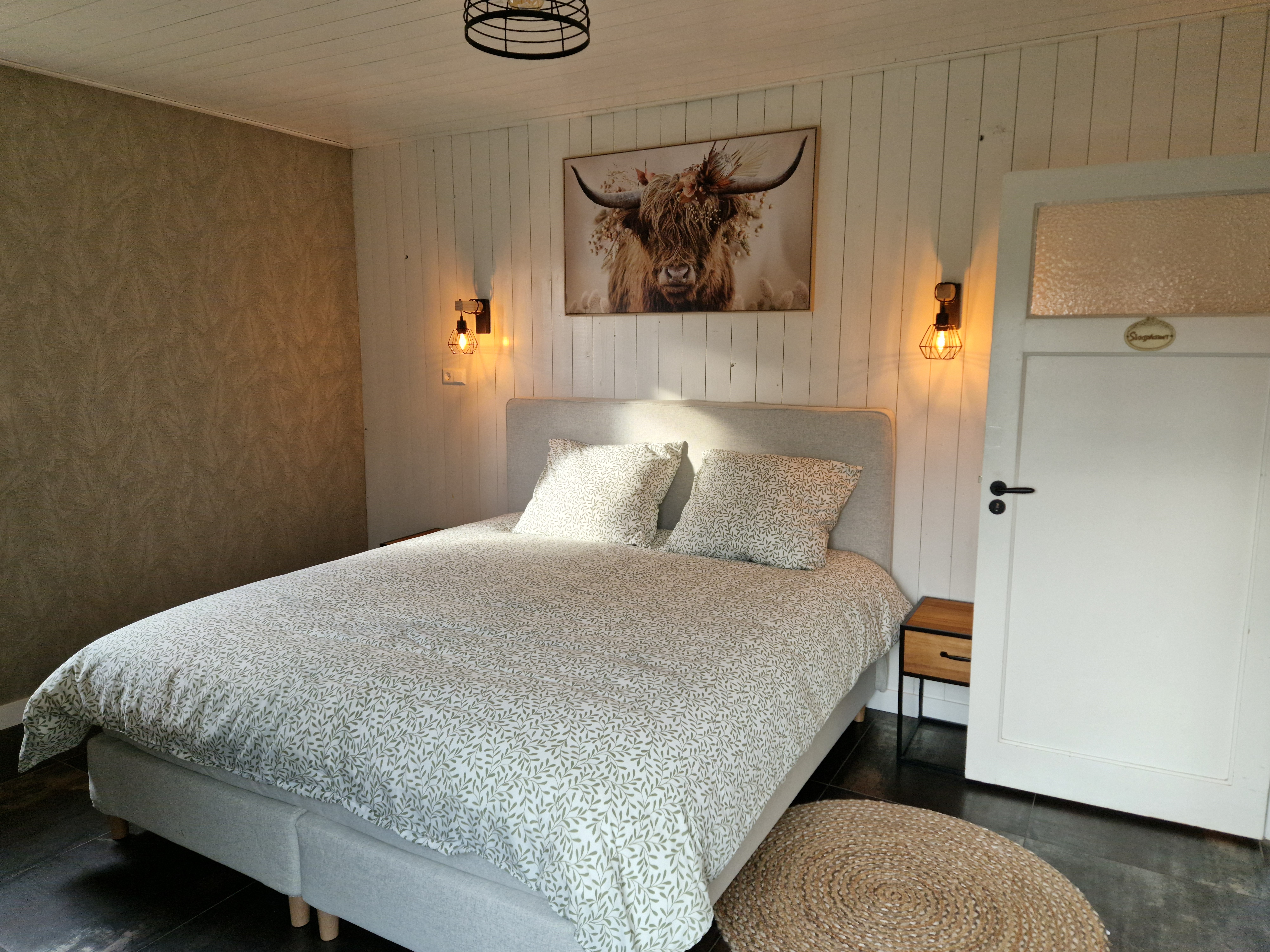 Grote boxspring slaapkamer vakantiehuis Vinlie